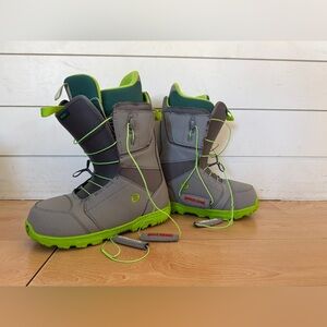 Men’s Burton Moto snowboard boots size 11 Great condition zone lace system